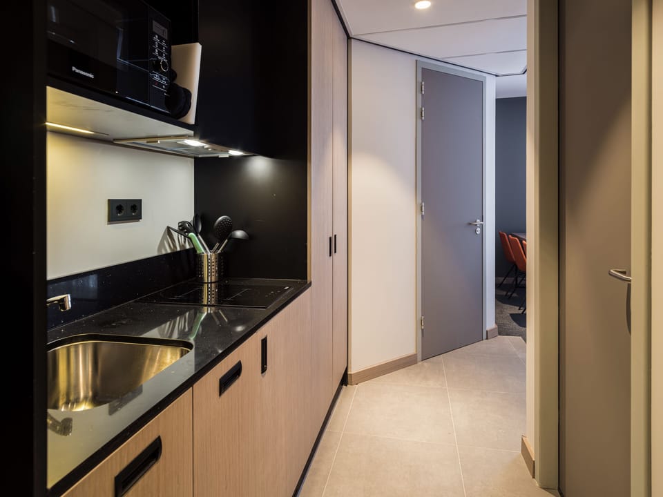 Suite, Multiple Beds, Non Smoking, Kitchenette (with Sofabed) | Private kitchenette | Fridge, microwave, stovetop, dishwasher