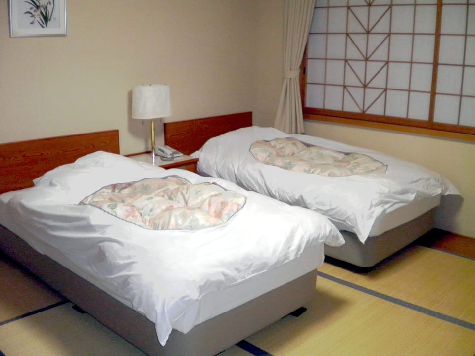 Japanese Style Twin Room | In-room safe, WiFi (free)