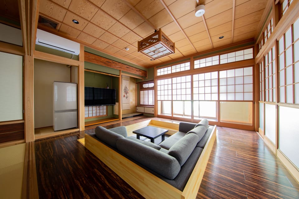 Private Vacation Home | Living room | Flat-screen TV