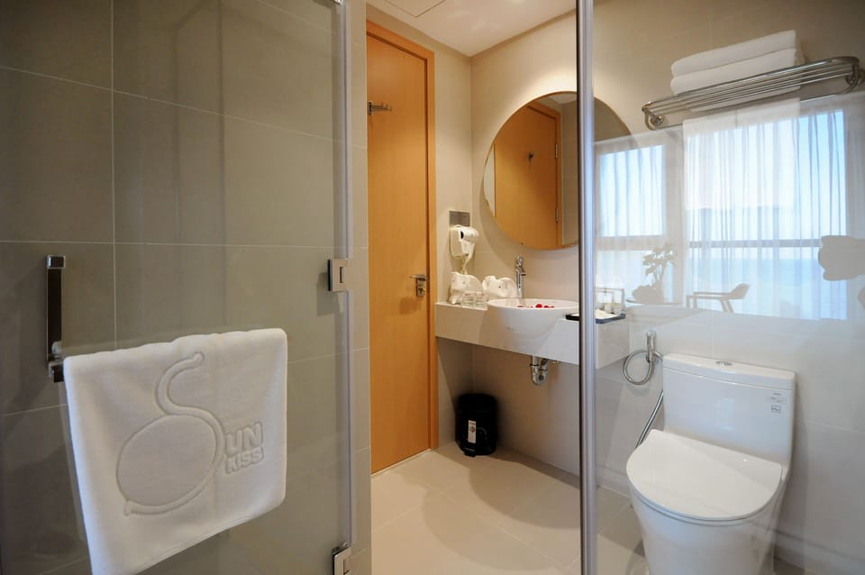Senior Double Room, Sea View | Bathroom | Shower, free toiletries, hair dryer, bathrobes