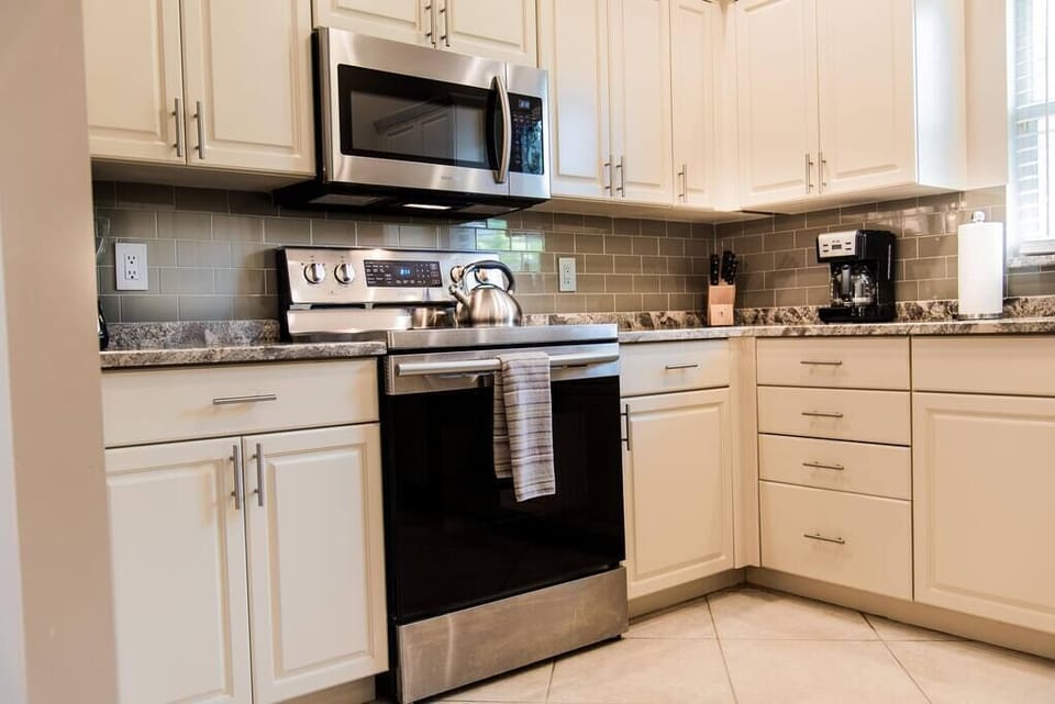 Fully stocked kitchen with all the essentials needed to prepare a delicious meal morning, noon or night!