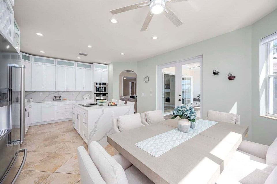 Kitchen with Eat In Dining Area