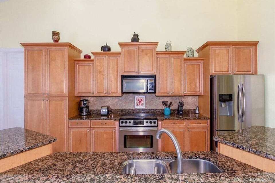 Plenty of Storage and Stainless Applicances