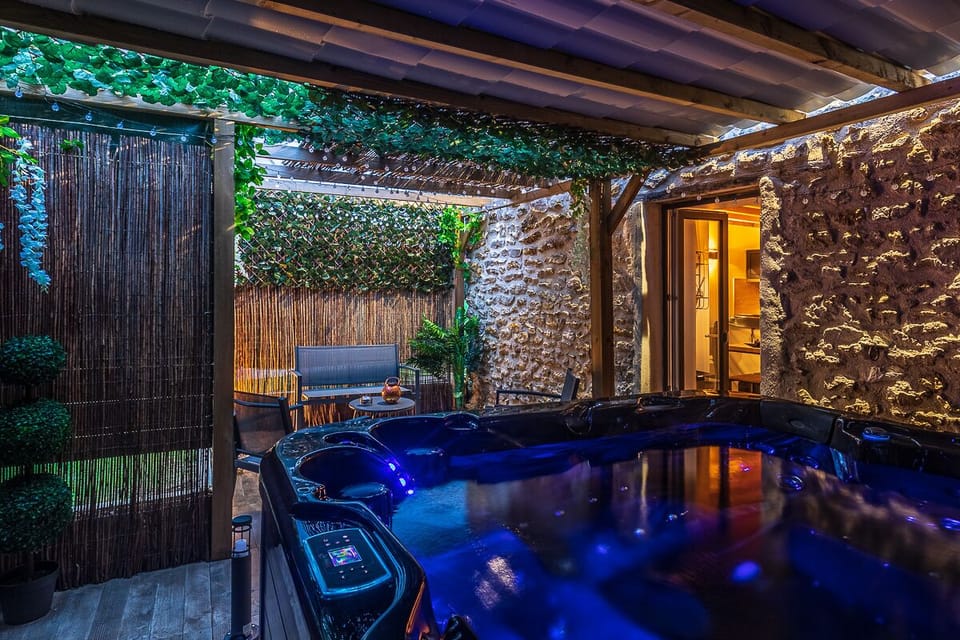 Indoor spa tub