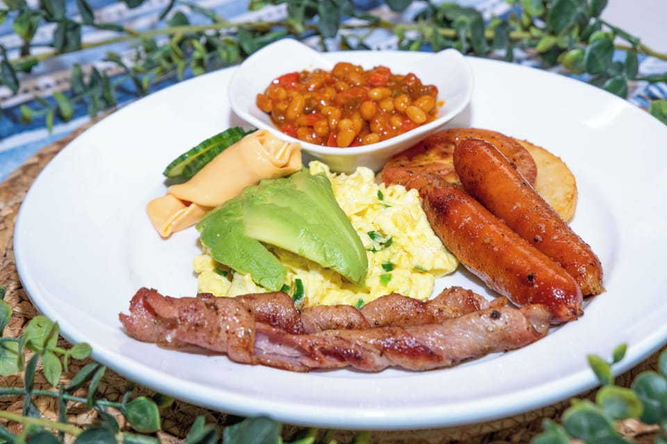 Full breakfast for a fee on weekdays
