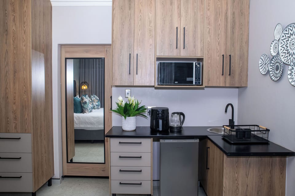 Luxury Double Room | Minibar, in-room safe, desk, laptop workspace