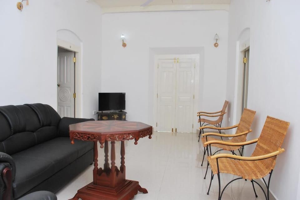 Standard Room | Living area