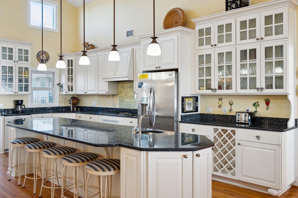Fully equipped kitchen with everything you need to cook a meal for friends and family