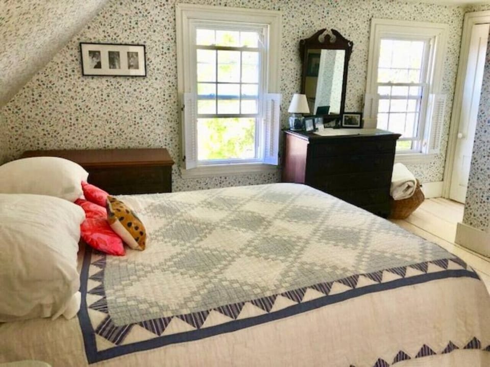 Queen Bedroom