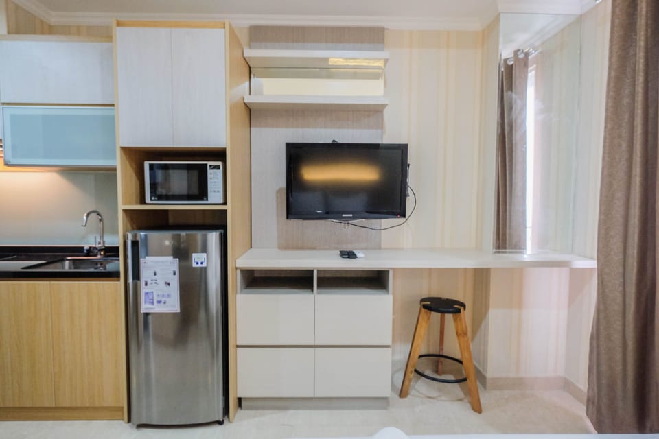Room | Private kitchen | Fridge, stovetop, cookware/dishes/utensils
