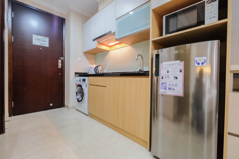 Room | Shared kitchen | Fridge, stovetop, cookware/dishes/utensils