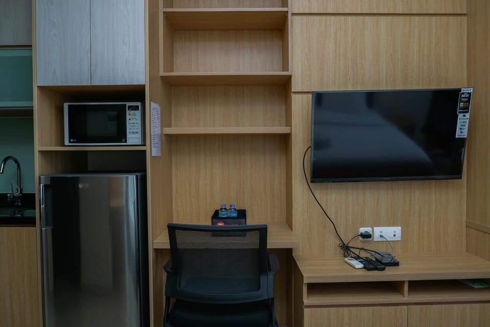 Room | Private kitchen | Fridge, stovetop, cookware/dishes/utensils