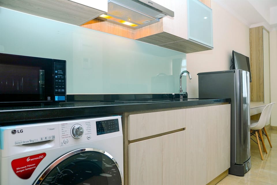 Room | Private kitchen | Fridge, microwave, stovetop, electric kettle