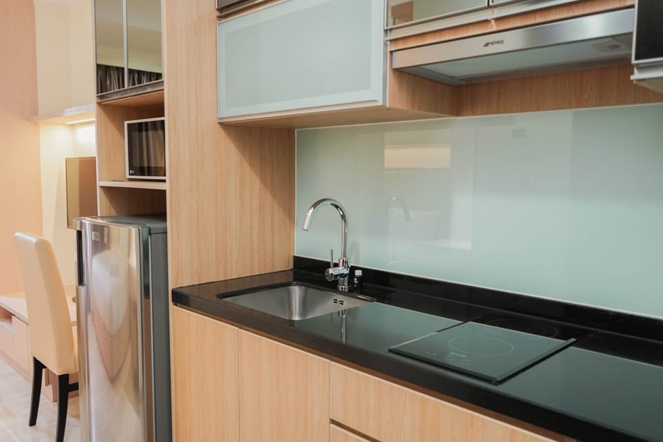 Room | Private kitchenette | Fridge, microwave, stovetop, electric kettle