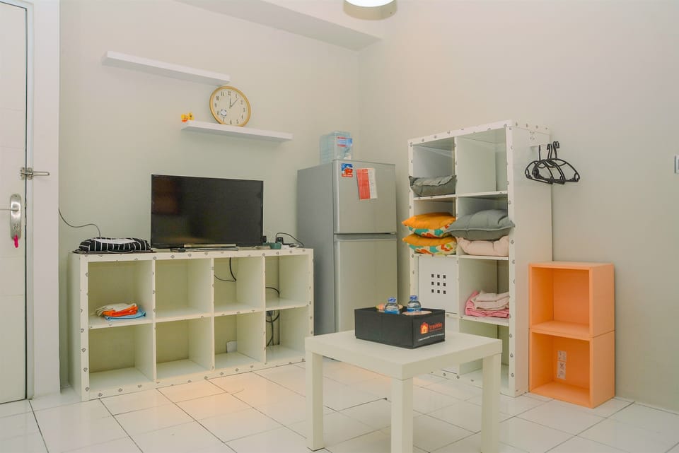 Room | Private kitchen | Fridge, stovetop, electric kettle, cookware/dishes/utensils