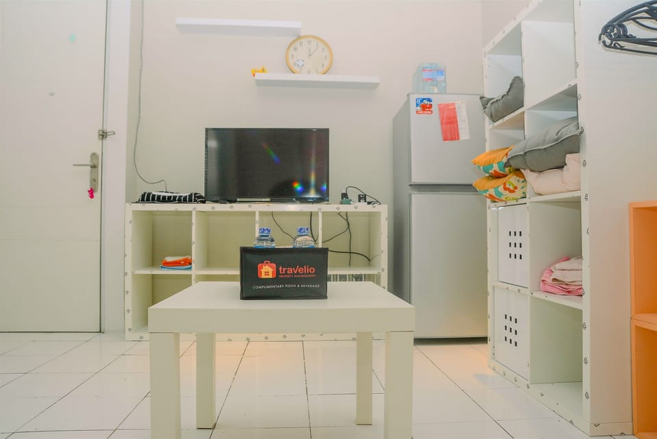 Room | Private kitchen | Fridge, stovetop, electric kettle, cookware/dishes/utensils
