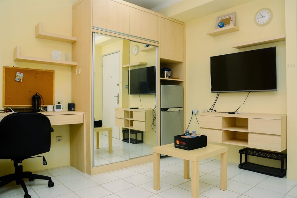 Room | Living area | TV