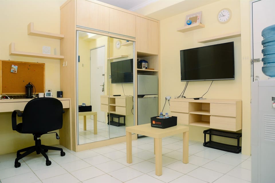 Room | Private kitchen | Fridge, stovetop, electric kettle, cookware/dishes/utensils