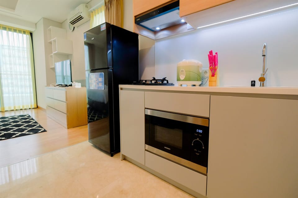 Room | Private kitchen | Fridge, stovetop, electric kettle, cookware/dishes/utensils