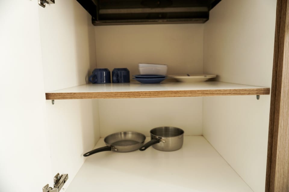 Room | Private kitchenette | Fridge, stovetop, cookware/dishes/utensils
