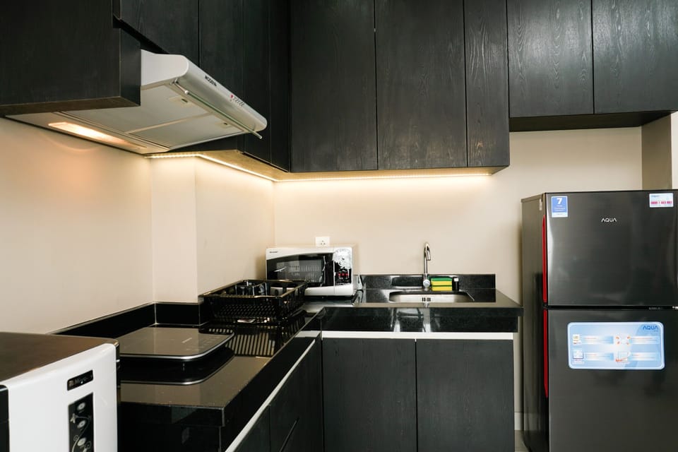 Room | Private kitchen | Fridge, microwave, stovetop, electric kettle