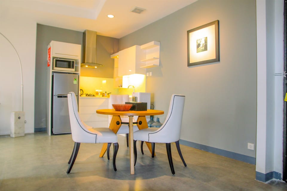 Room | In-room dining
