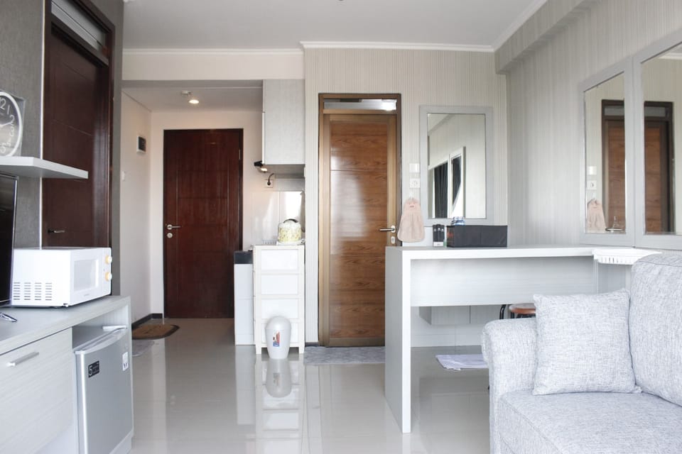 Room | Private kitchen | Fridge, stovetop, cookware/dishes/utensils