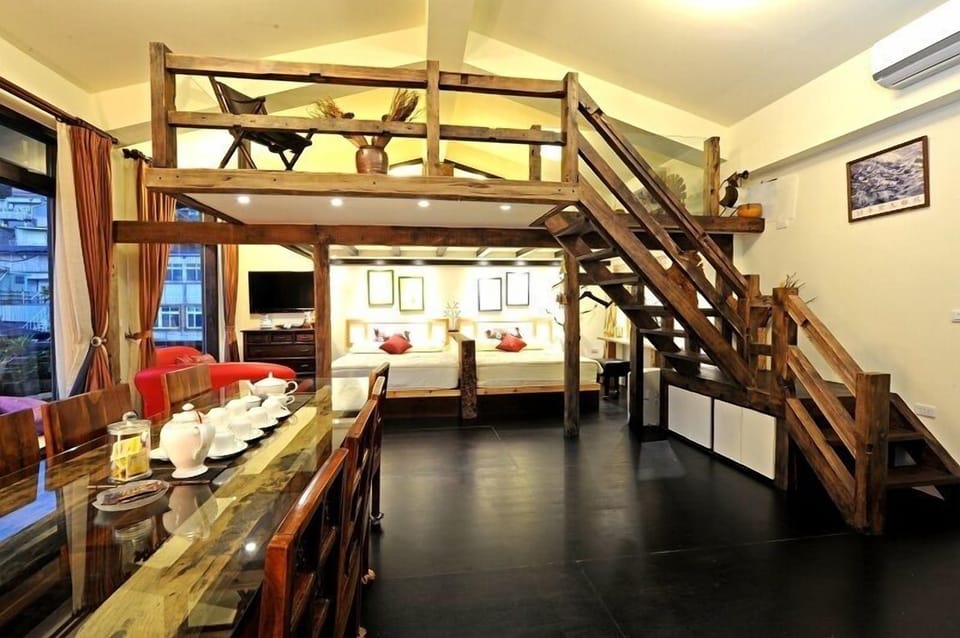 Family Room with Mountain View | Desk, free WiFi, bed sheets