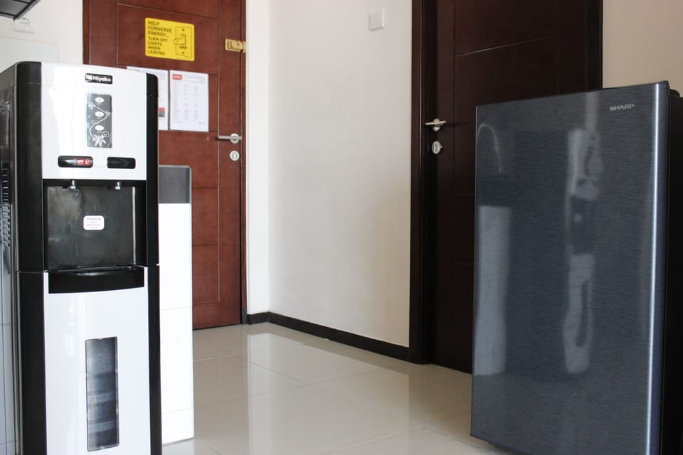 Room | Private kitchenette | Fridge, stovetop, cookware/dishes/utensils