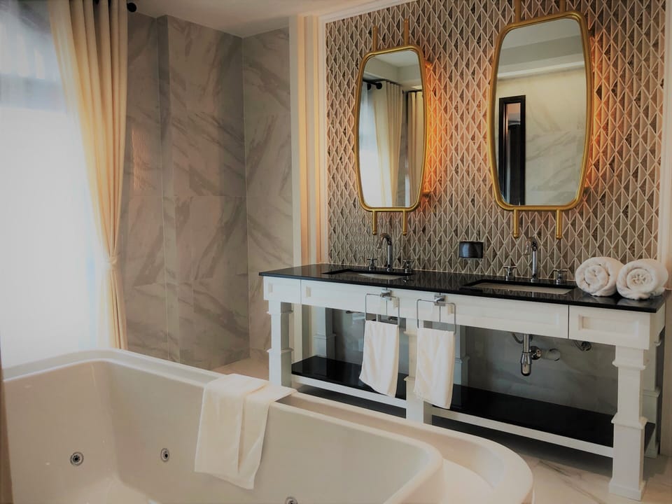 Deluxe Penthouse A4 | Bathroom sink
