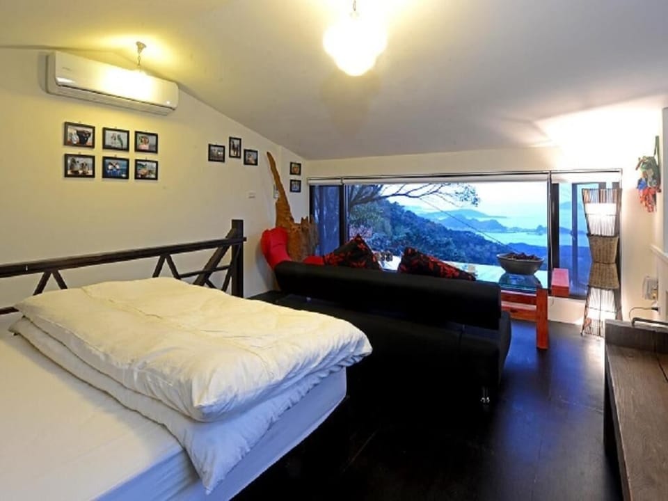 Quadruple Room | Desk, free WiFi, bed sheets