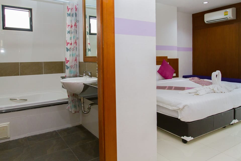 Superior Double Room | In-room safe, desk, laptop workspace, blackout drapes