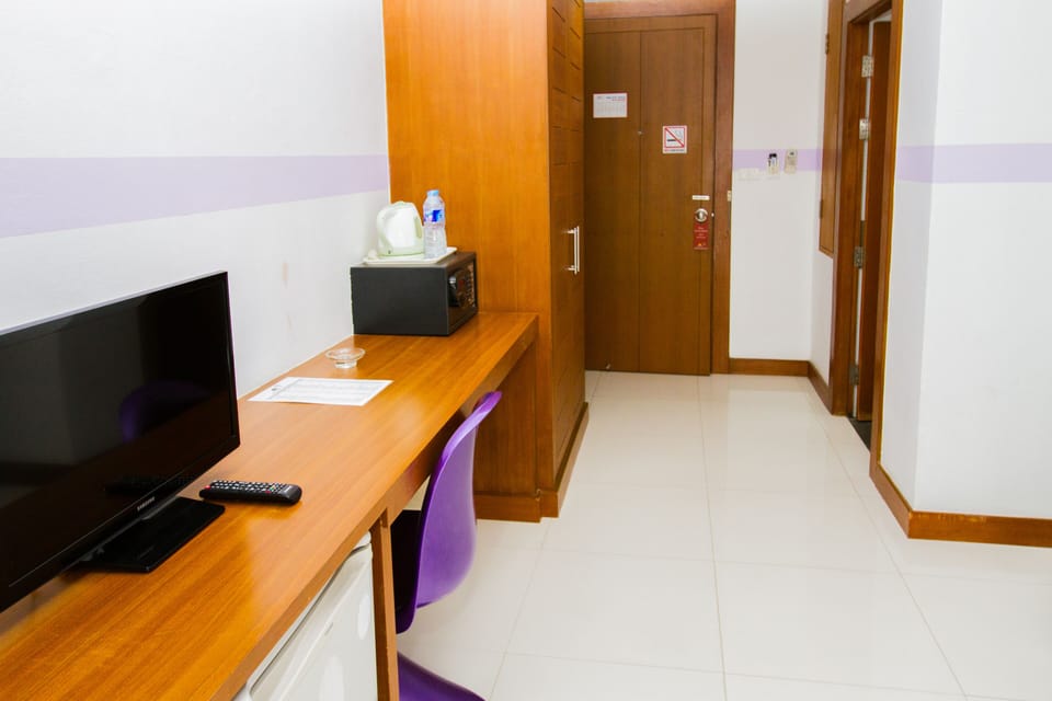 Deluxe Double Room | Television