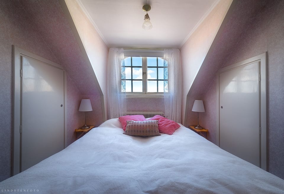 Traditional Double Room, Shared Bathroom | Desk, iron/ironing board, free WiFi, bed sheets