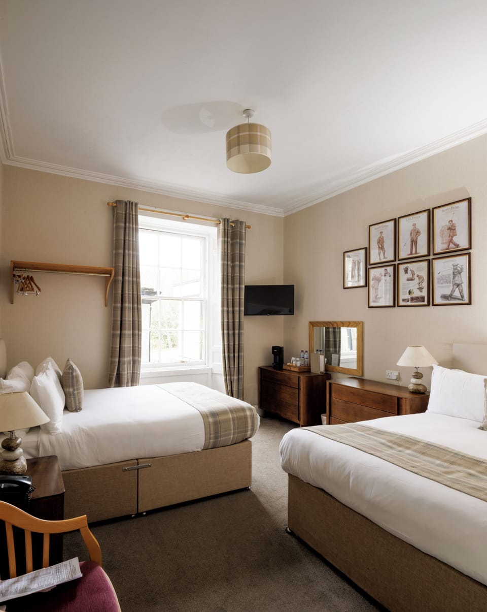 Deluxe Twin Room, 2 Queen Beds | Premium bedding, free WiFi, bed sheets