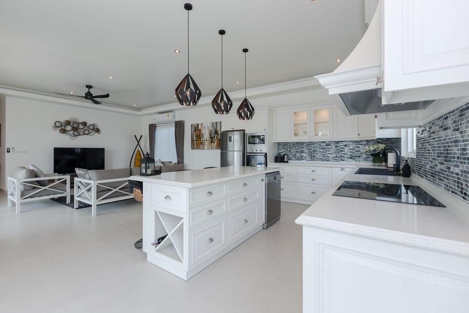 Superior Villa, 3 Bedrooms, Non Smoking, Kitchen | Private kitchen | Full-size fridge, microwave, oven, stovetop