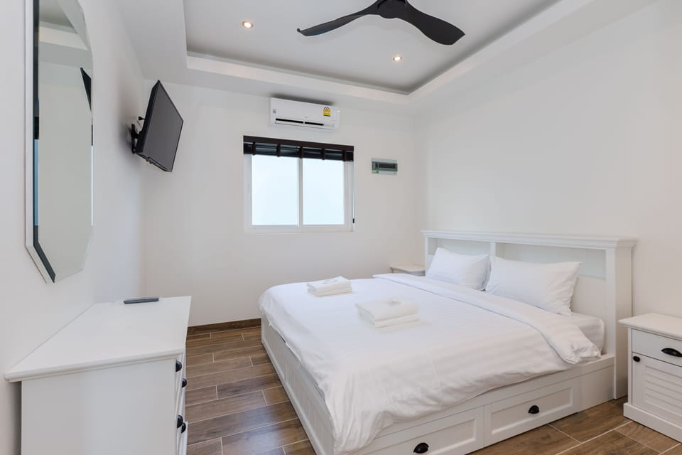 Superior Villa, 3 Bedrooms, Non Smoking, Kitchen | 3 bedrooms, blackout drapes, iron/ironing board, free cribs/infant beds