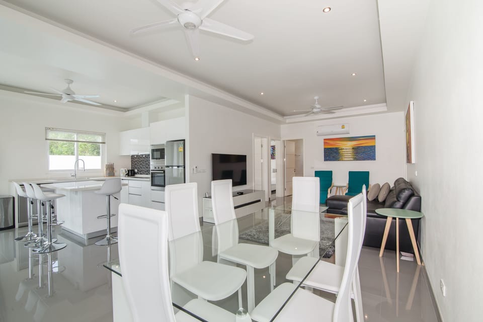 Superior Villa, 3 Bedrooms, Non Smoking, Kitchen | In-room dining