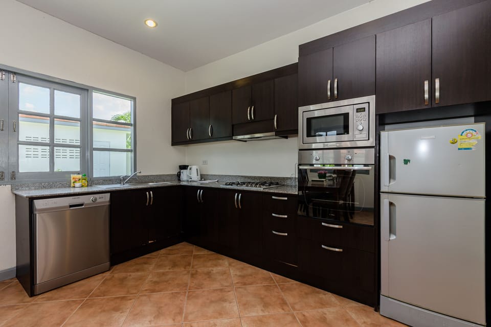 Standard Villa, 3 Bedrooms, Non Smoking, Kitchen | Private kitchen | Full-size fridge, microwave, oven, stovetop