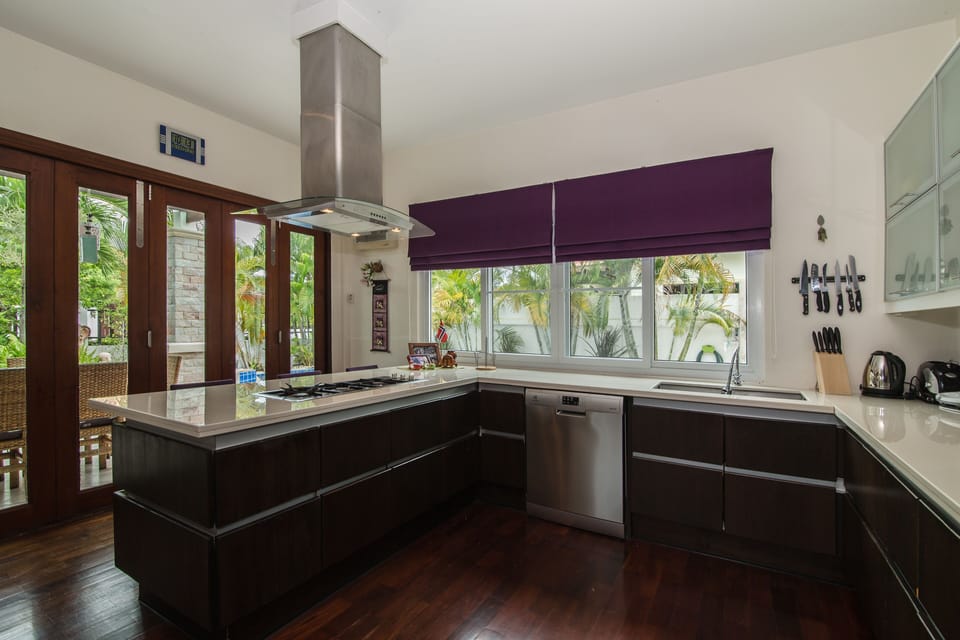 Standard Villa, 3 Bedrooms, Non Smoking, Kitchen | Private kitchen | Full-size fridge, microwave, oven, dishwasher