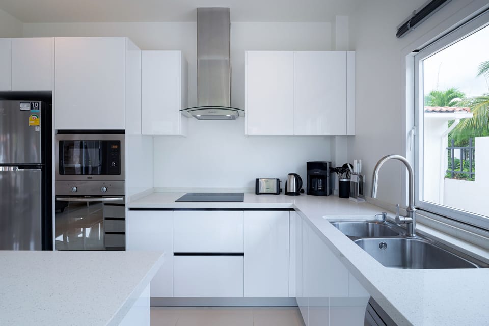Standard Villa, 4 Bedrooms, Non Smoking, Kitchen | Private kitchen | Full-size fridge, microwave, oven, stovetop