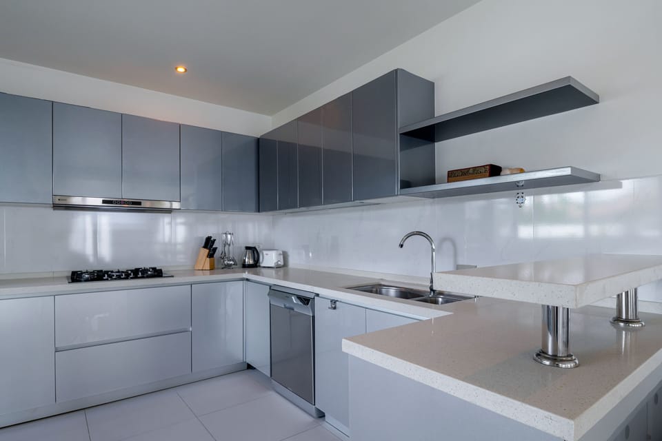 Superior Villa, 3 Bedrooms, Non Smoking, Kitchen | Private kitchen | Full-size fridge, microwave, oven, stovetop