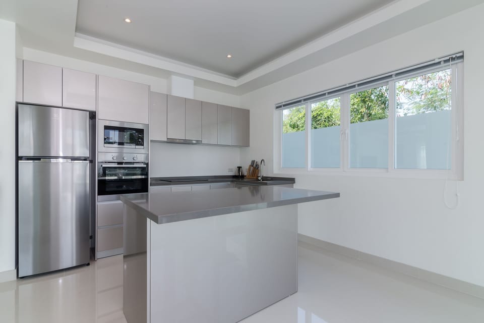 Superior Villa, 3 Bedrooms, Non Smoking, Kitchen | Private kitchen | Full-size fridge, microwave, oven, stovetop