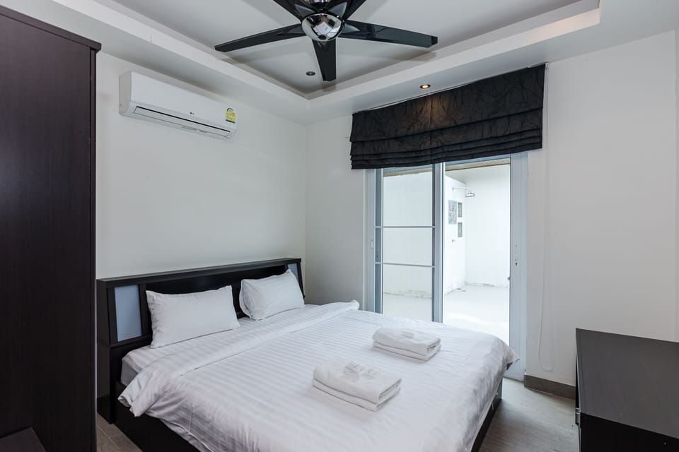 Superior Villa, 4 Bedrooms, Non Smoking, Kitchen | 4 bedrooms, blackout drapes, iron/ironing board, free cribs/infant beds