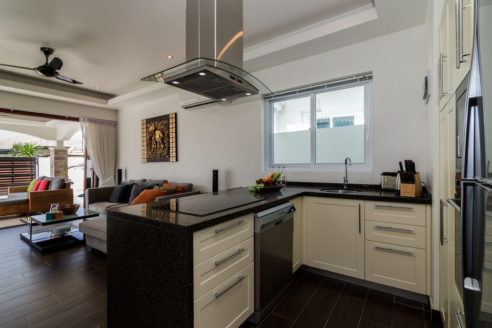 Superior Villa, 3 Bedrooms, Non Smoking, Kitchen | Private kitchen | Full-size fridge, microwave, oven, stovetop
