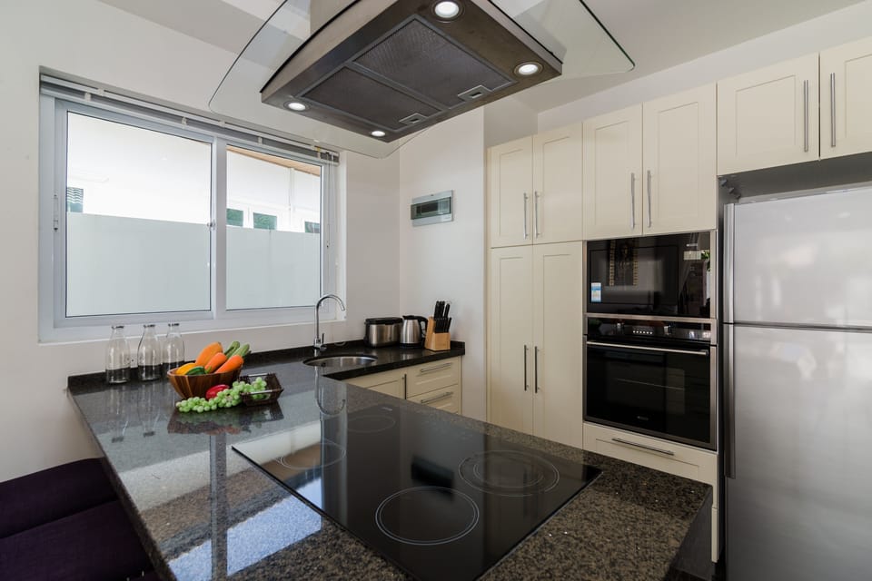 Superior Villa, 3 Bedrooms, Non Smoking, Kitchen | Private kitchen | Full-size fridge, microwave, oven, stovetop