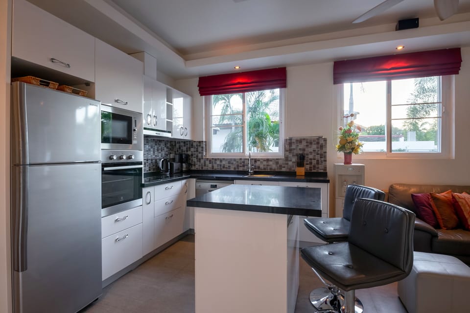 Superior Villa, 3 Bedrooms, Non Smoking, Kitchen | Private kitchen | Full-size fridge, microwave, oven, stovetop