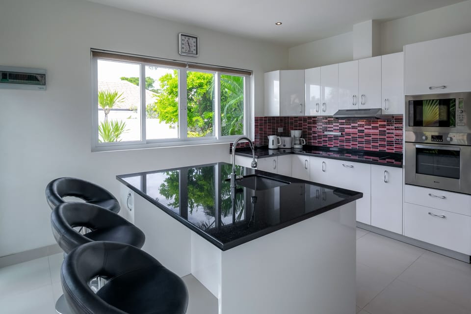 Superior Villa, 4 Bedrooms, Non Smoking, Kitchen | Private kitchen | Full-size fridge, microwave, oven, stovetop