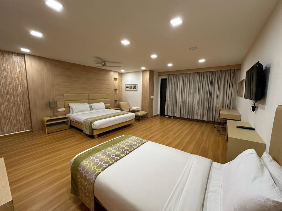 Suite Room | In-room safe, individually furnished, desk, laptop workspace