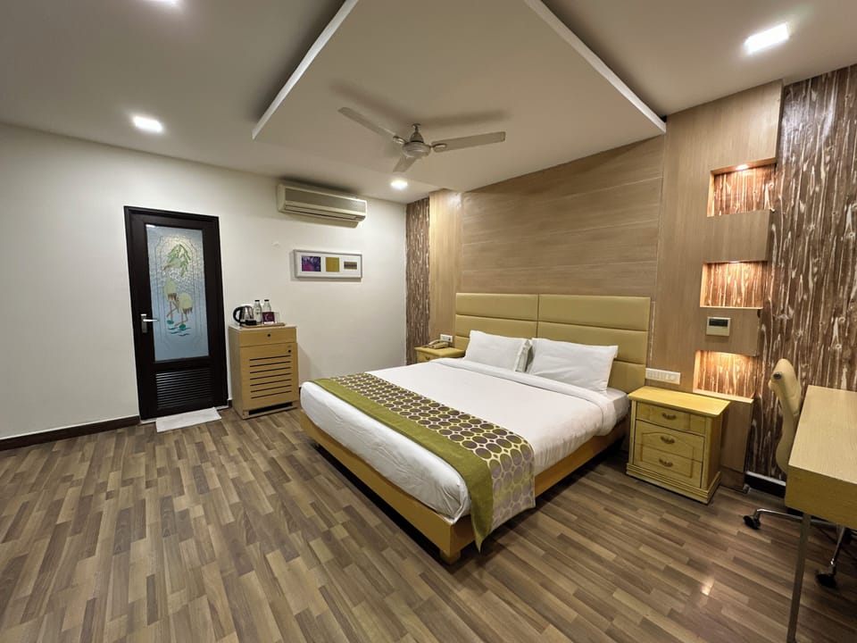 Executive Double or Twin Room | In-room safe, individually furnished, desk, laptop workspace